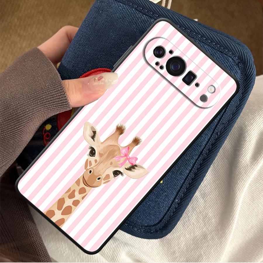 غطاء هاتف كرتوني على شكل زرافة - مراجعة Google Pixel 9 وسعره